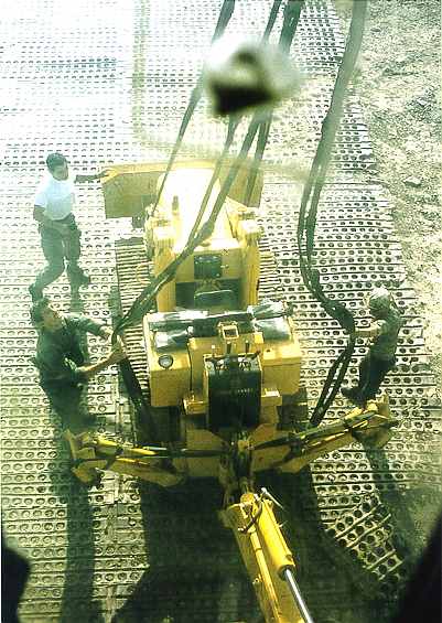 crane-15l.jpg - 47925 Bytes